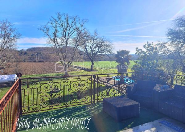 Située dans un cadre idyllique , entouré de nature et à deux minutes du centre ville, venez découvrir cette maison atypique, rénovée avec goût et conservant tout son cachet .
D'une superficie d'environ 220m², elle se compose d'une ample cuisine de 33m² menant à un grand salon - séjour lumineux de plus de 64m², hauteur sous plafond de près de 3m, sublimé par des grandes portes fenêtres offrant une vue exceptionnelle sur terrasse et jardin arboré .
La maison est composée de:

Au rez-de-chaussée:
* deux chambres lumineuses dont la chambre parentale de 23m² avec salle de bain de 16.50m²
* une cuisine avec insert 
* Buanderie de plus de 23m²
* un studio de 45m² avec de la pierre et des poutres apparentes

À l'étage:
* chambre de 24 m² avec une grande verrière donnant sur belle terrasse et vue sur piscine.
* salle d'eau 
* combles semi - aménagés, près de 170 à usage d'atelier.

Informations complémentaires:

* Menuiserie en double vitrage et bois de chaîne.
* Électricité aux normes.
* Pompe à chaleur air - eau chaude
* Toiture refaite il y a 7 ans.
* Hangar
* cuisine aménagée et équipée
* terrasse de 112m²
* carrelage en travertin de Turquie 
* parquet flottant 
* piscine  8x4 refaite en 2019
* Pompe à chaleur
* La maison profite d'une alarme et son équipement d'une valeur de 600€ que vous pourrez conserver.

Cette maison représente une belle opportunité pour les amateurs de rénovation souhaitant créer un lieu de vie à leur image, dans un secteur privilégié.

Contactez moi rapidement pour organiser une visite