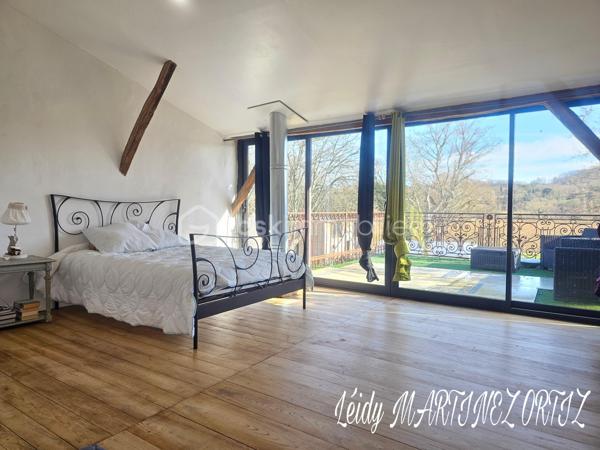 Située dans un cadre idyllique , entouré de nature et à deux minutes du centre ville, venez découvrir cette maison atypique, rénovée avec goût et conservant tout son cachet .
D'une superficie d'environ 220m², elle se compose d'une ample cuisine de 33m² menant à un grand salon - séjour lumineux de plus de 64m², hauteur sous plafond de près de 3m, sublimé par des grandes portes fenêtres offrant une vue exceptionnelle sur terrasse et jardin arboré .
La maison est composée de:

Au rez-de-chaussée:
* deux chambres lumineuses dont la chambre parentale de 23m² avec salle de bain de 16.50m²
* une cuisine avec insert 
* Buanderie de plus de 23m²
* un studio de 45m² avec de la pierre et des poutres apparentes

À l'étage:
* chambre de 24 m² avec une grande verrière donnant sur belle terrasse et vue sur piscine.
* salle d'eau 
* combles semi - aménagés, près de 170 à usage d'atelier.

Informations complémentaires:

* Menuiserie en double vitrage et bois de chaîne.
* Électricité aux normes.
* Pompe à chaleur air - eau chaude
* Toiture refaite il y a 7 ans.
* Hangar
* cuisine aménagée et équipée
* terrasse de 112m²
* carrelage en travertin de Turquie 
* parquet flottant 
* piscine  8x4 refaite en 2019
* Pompe à chaleur
* La maison profite d'une alarme et son équipement d'une valeur de 600€ que vous pourrez conserver.

Cette maison représente une belle opportunité pour les amateurs de rénovation souhaitant créer un lieu de vie à leur image, dans un secteur privilégié.

Contactez moi rapidement pour organiser une visite