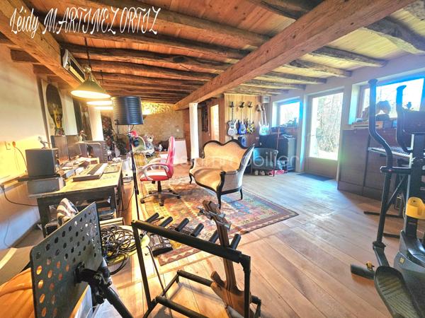 Située dans un cadre idyllique , entouré de nature et à deux minutes du centre ville, venez découvrir cette maison atypique, rénovée avec goût et conservant tout son cachet .
D'une superficie d'environ 220m², elle se compose d'une ample cuisine de 33m² menant à un grand salon - séjour lumineux de plus de 64m², hauteur sous plafond de près de 3m, sublimé par des grandes portes fenêtres offrant une vue exceptionnelle sur terrasse et jardin arboré .
La maison est composée de:

Au rez-de-chaussée:
* deux chambres lumineuses dont la chambre parentale de 23m² avec salle de bain de 16.50m²
* une cuisine avec insert 
* Buanderie de plus de 23m²
* un studio de 45m² avec de la pierre et des poutres apparentes

À l'étage:
* chambre de 24 m² avec une grande verrière donnant sur belle terrasse et vue sur piscine.
* salle d'eau 
* combles semi - aménagés, près de 170 à usage d'atelier.

Informations complémentaires:

* Menuiserie en double vitrage et bois de chaîne.
* Électricité aux normes.
* Pompe à chaleur air - eau chaude
* Toiture refaite il y a 7 ans.
* Hangar
* cuisine aménagée et équipée
* terrasse de 112m²
* carrelage en travertin de Turquie 
* parquet flottant 
* piscine  8x4 refaite en 2019
* Pompe à chaleur
* La maison profite d'une alarme et son équipement d'une valeur de 600€ que vous pourrez conserver.

Cette maison représente une belle opportunité pour les amateurs de rénovation souhaitant créer un lieu de vie à leur image, dans un secteur privilégié.

Contactez moi rapidement pour organiser une visite