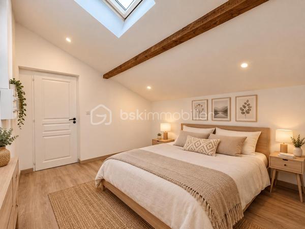 Exclusivité!

Idéalement situé dans le secteur recherché de Saint-Simond à Aix-les-Bains, entre le centre-ville et la sortie d’autoroute, découvrez cet agréable T2 de 26 m², situé au 2ᵉ et dernier étage d’une petite copropriété de 4 lots

L’appartement se compose d’une pièce de vie avec coin cuisine, d’une chambre fermée, ainsi que d’une salle d’eau avec WC.

Vous apprécierez particulièrement son balcon-terrasse exposé à l’ouest, offrant une belle vue dégagée sur la Dent du Chat, idéale pour profiter des fins de journée.

Un parking privatif, compris dans le prix, complète ce bien.

Petite copropriété avec faibles charges sans nuisances sonores.

Un appartement fonctionnel et idéalement situé, parfait pour un premier achat, un pied-à-terre ou un investissement locatif.