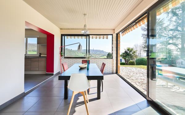 SAINT DIDIER AU MONT D'OR, MAISON DE 200 M2 UTILES SUR TERRAIN DE 1816 M2 AVEC VUE EXCEPTIONNELLE ET PISCINE