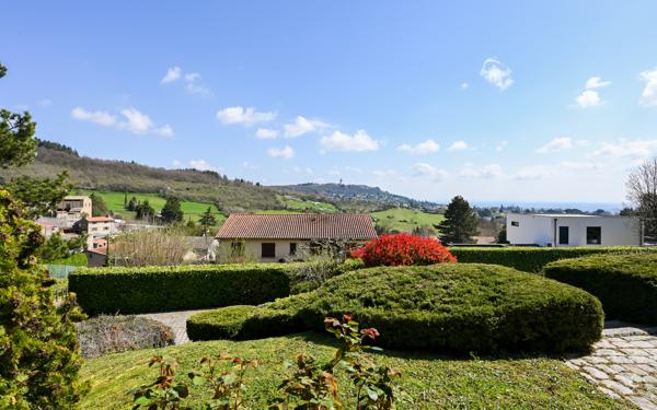 SAINT DIDIER AU MONT D'OR, MAISON DE 200 M2 UTILES SUR TERRAIN DE 1816 M2 AVEC VUE EXCEPTIONNELLE ET PISCINE