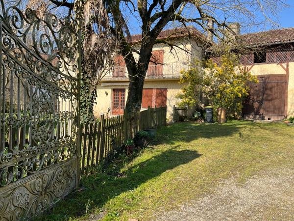 MARCIAC et PLAISANCE proches, VUE PYRENEES depuis cette BELLE MAISON DE FAMILLE 215m2, grandes dépendances , sur 1750m2 de jardin, dans village patrimonial.