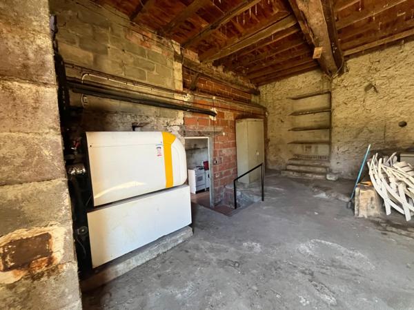 MARCIAC et PLAISANCE proches, VUE PYRENEES depuis cette BELLE MAISON DE FAMILLE 215m2, grandes dépendances , sur 1750m2 de jardin, dans village patrimonial.