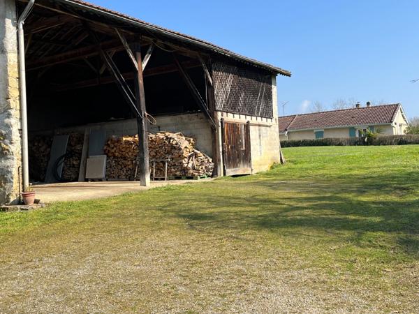 MARCIAC et PLAISANCE proches, VUE PYRENEES depuis cette BELLE MAISON DE FAMILLE 215m2, grandes dépendances , sur 1750m2 de jardin, dans village patrimonial.