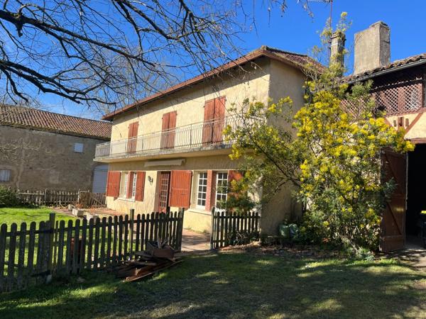 MARCIAC et PLAISANCE proches, VUE PYRENEES depuis cette BELLE MAISON DE FAMILLE 215m2, grandes dépendances , sur 1750m2 de jardin, dans village patrimonial.