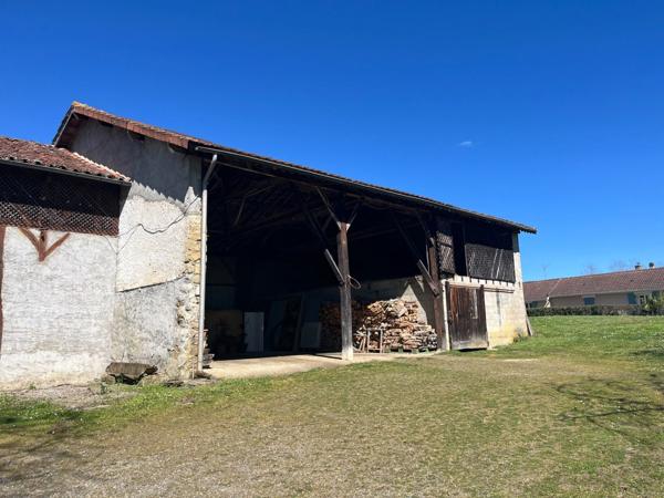 MARCIAC et PLAISANCE proches, VUE PYRENEES depuis cette BELLE MAISON DE FAMILLE 215m2, grandes dépendances , sur 1750m2 de jardin, dans village patrimonial.