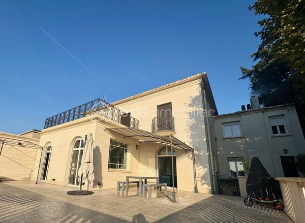 Demeure de 564,97 m²