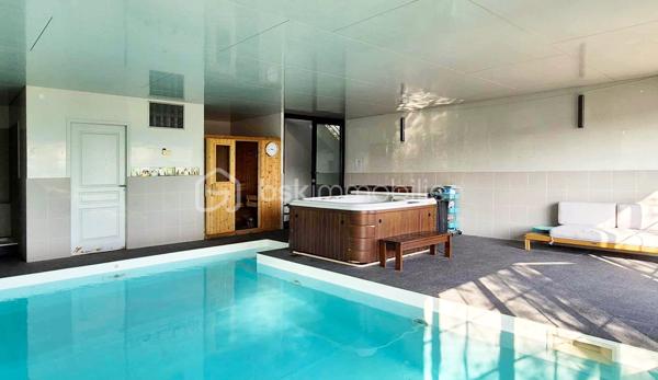 Demeure de 564,97 m²