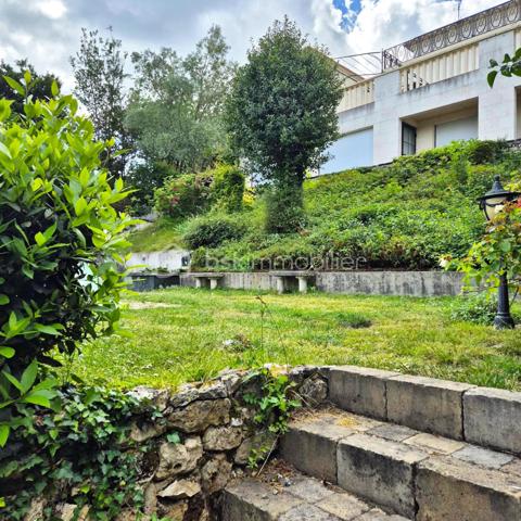 Demeure de 564,97 m²