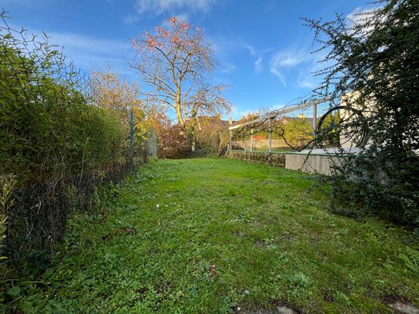 Maison Saint Herblain, 3 chambres, bureau, garage, jardin.