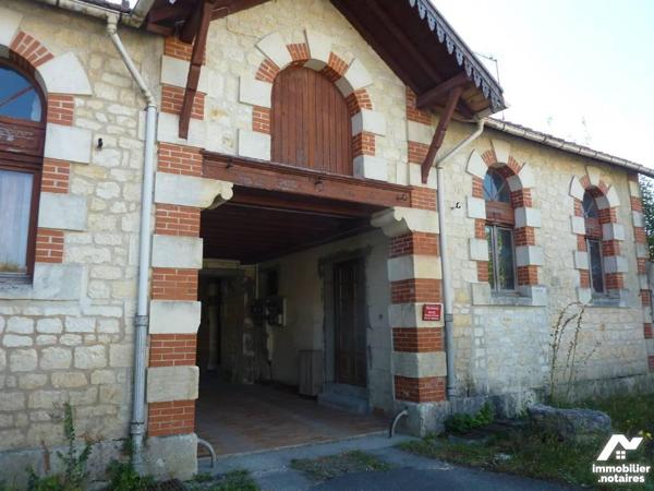 VENTE IMMEUBLE - JONZAC (17500)