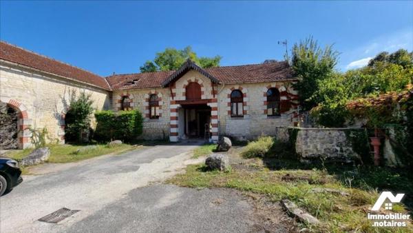 VENTE IMMEUBLE - JONZAC (17500)