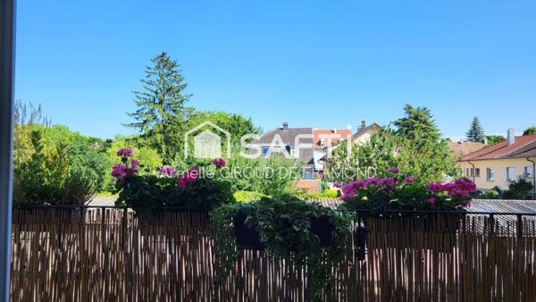 Situé à Mulhouse Dornach (68200) charmant appartement de 4 pièces, 2 chambres avec balcon, vue dégagée, cave et garage