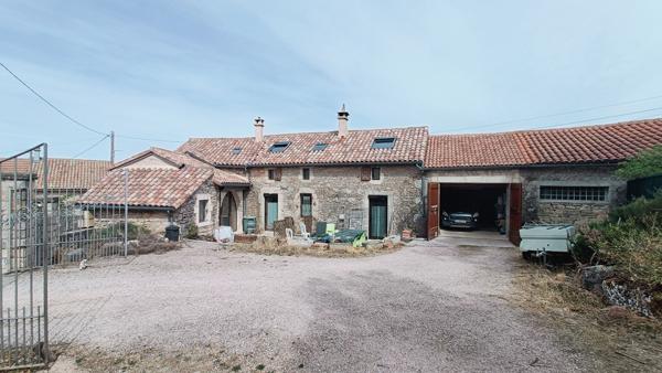 Maison d'habitation sur 2 niveaux comprenant 2 logements mitoyens avec garage et terrain La Cavalerie 7 pièce(s) 150.5 m2 La cavalerie