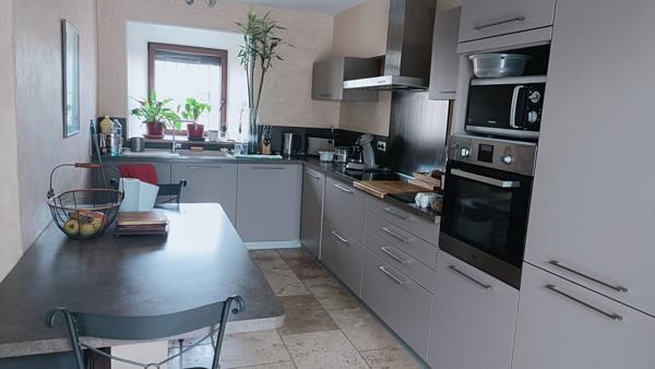 Maison d'habitation sur 2 niveaux comprenant 2 logements mitoyens avec garage et terrain La Cavalerie 7 pièce(s) 150.5 m2 La cavalerie
