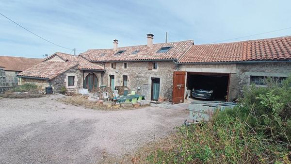 Maison d'habitation sur 2 niveaux comprenant 2 logements mitoyens avec garage et terrain La Cavalerie 7 pièce(s) 150.5 m2 La cavalerie