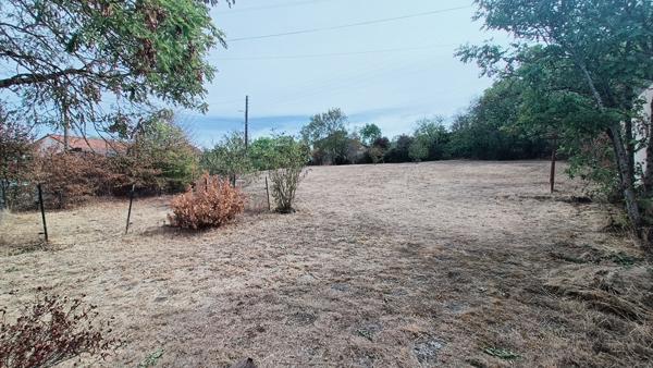 Maison d'habitation sur 2 niveaux comprenant 2 logements mitoyens avec garage et terrain La Cavalerie 7 pièce(s) 150.5 m2 La cavalerie