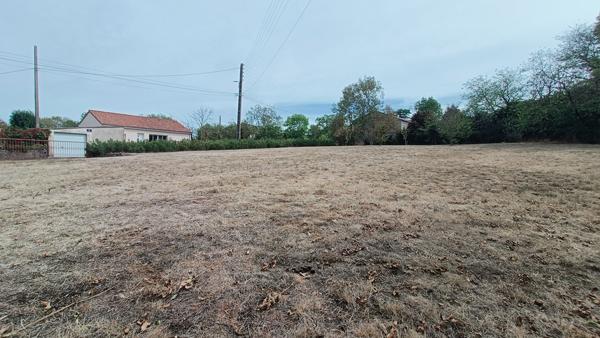 Maison d'habitation sur 2 niveaux comprenant 2 logements mitoyens avec garage et terrain La Cavalerie 7 pièce(s) 150.5 m2 La cavalerie