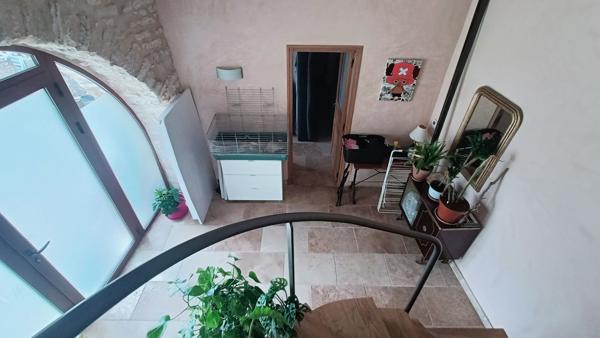 Maison d'habitation sur 2 niveaux comprenant 2 logements mitoyens avec garage et terrain La Cavalerie 7 pièce(s) 150.5 m2 La cavalerie