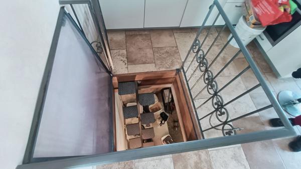 Maison d'habitation sur 2 niveaux comprenant 2 logements mitoyens avec garage et terrain La Cavalerie 7 pièce(s) 150.5 m2 La cavalerie