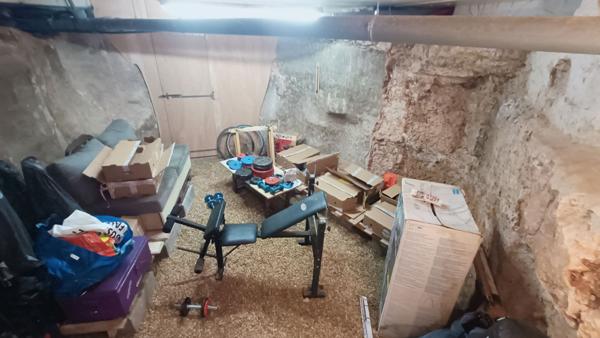 Maison d'habitation sur 2 niveaux comprenant 2 logements mitoyens avec garage et terrain La Cavalerie 7 pièce(s) 150.5 m2 La cavalerie