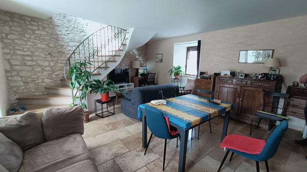 Maison d'habitation sur 2 niveaux comprenant 2 logements mitoyens avec garage et terrain La Cavalerie 7 pièce(s) 150.5 m2 La cavalerie
