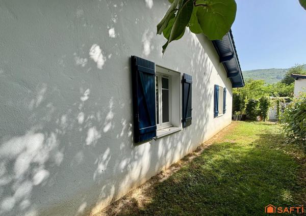 Maisonnette T4 avec petit jardin à URRUGNE, une terrasse vue montagnes et stationnements privatifs