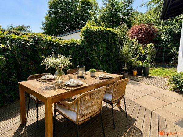 Maisonnette T4 avec petit jardin à URRUGNE, une terrasse vue montagnes et stationnements privatifs