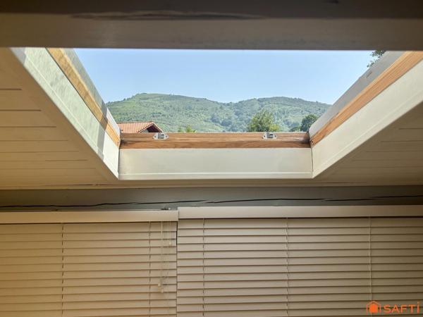 Maisonnette T4 avec petit jardin à URRUGNE, une terrasse vue montagnes et stationnements privatifs