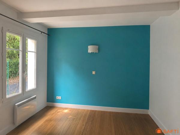 Maisonnette T4 avec petit jardin à URRUGNE, une terrasse vue montagnes et stationnements privatifs