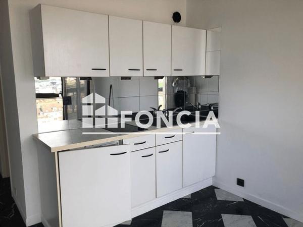 Location Studio 28.13 m² - 25 PLACE DES HALLES Strasbourg 67000