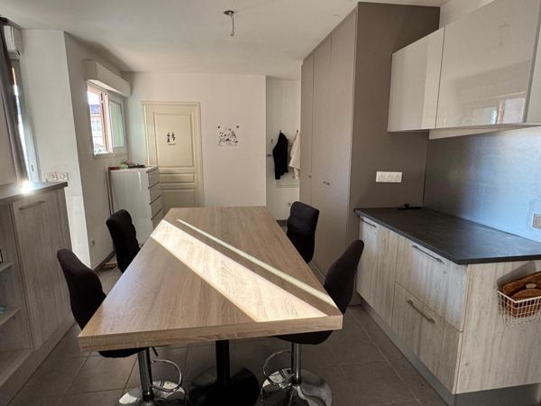 Marseille (13008) VENTE APPARTEMENT T6 DERNIER ETAGE DUPLEX 134,60 M2 CARREZ (150,70 M2 HABITABLE) BD DES JONCS 13008 MARSEILLE