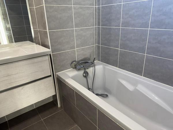 Marseille (13008) VENTE APPARTEMENT T6 DERNIER ETAGE DUPLEX 134,60 M2 CARREZ (150,70 M2 HABITABLE) BD DES JONCS 13008 MARSEILLE