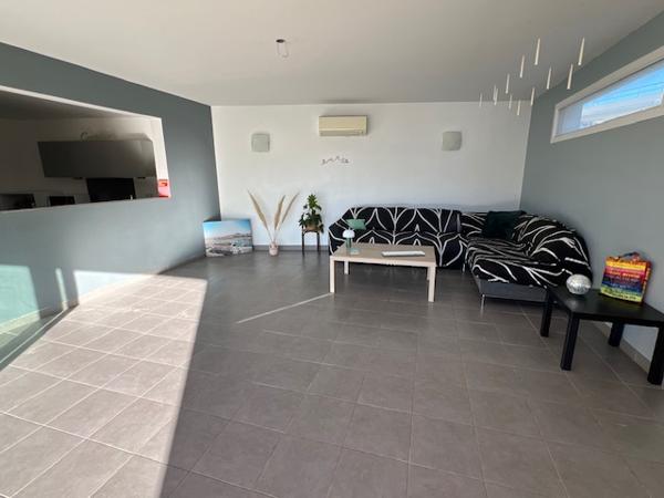 Marseille (13008) VENTE APPARTEMENT T6 DERNIER ETAGE DUPLEX 134,60 M2 CARREZ (150,70 M2 HABITABLE) BD DES JONCS 13008 MARSEILLE