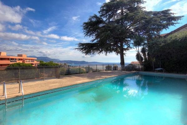 Villa Type Californienne à rénover, Nice Ouest