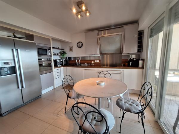 Appartement T4 de120m² belle vue mer parc Berthaud Ajaccio (20000)
