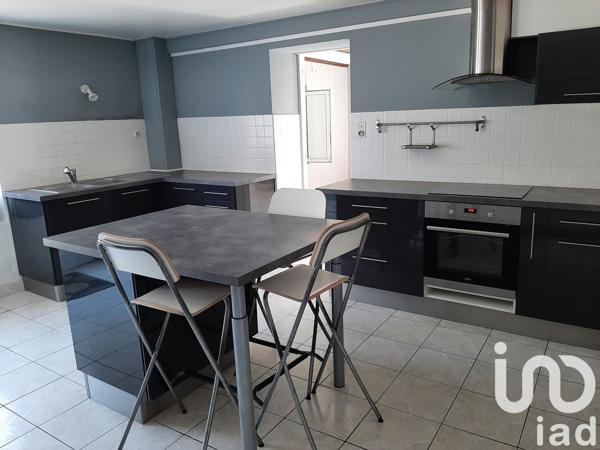 Maison 13 pièces de 230 m² à Lépanges-sur-Vologne (88600)