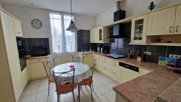 Coup de coeur ! Maison de charme des années 30 à deux pas du centre !