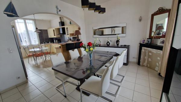 Coup de coeur ! Maison de charme des années 30 à deux pas du centre !