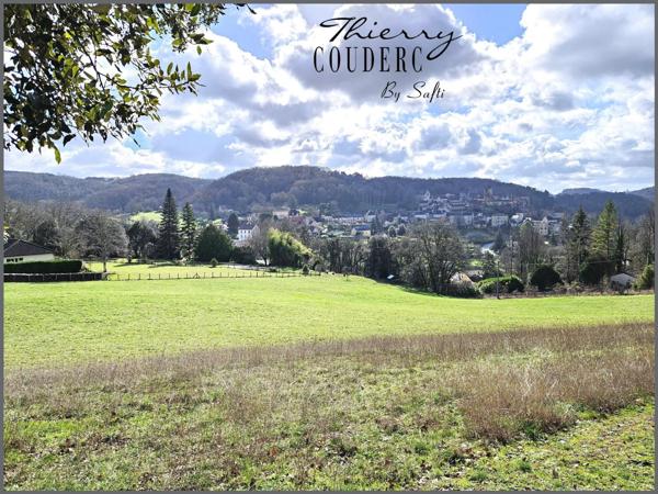 Terrain d'exception avec grande surface.