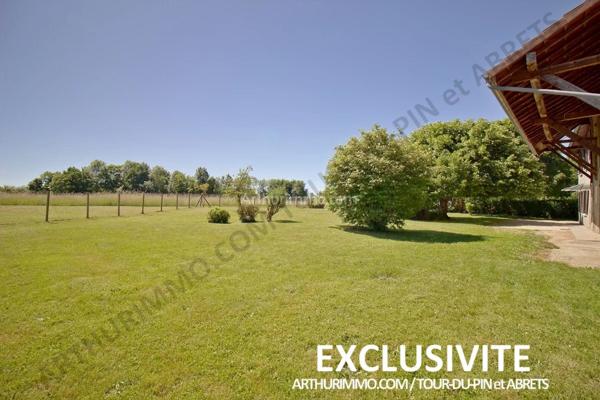 Vente                                                      Ferme
                        
                     4 pièces                      101 m2                     à La Tour-du-Pin