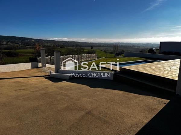 Magnifique villa lumineuse avec piscine et jolie vue