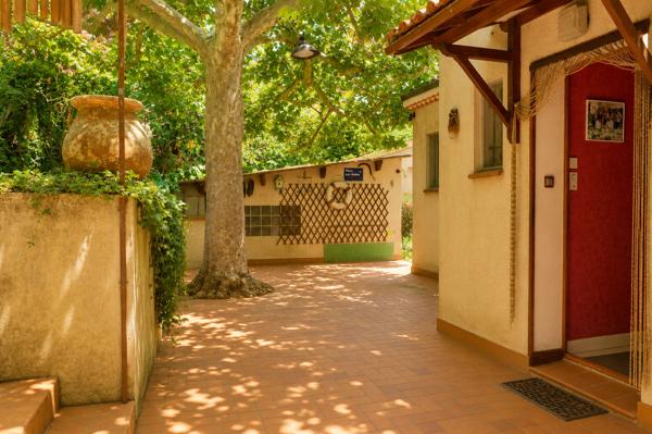 LES OLIVES Marseille 13013- Maison de type 3 avec terrasse, jardin, dépendances
