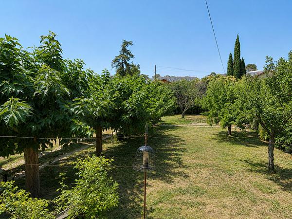 LES OLIVES Marseille 13013- Maison de type 3 avec terrasse, jardin, dépendances