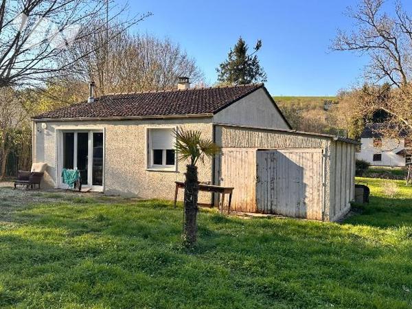 Spécial investisseur
A SAINT-JULIEN-DU-SAULT, une maison d'habitation de plain-pied vendue lou...