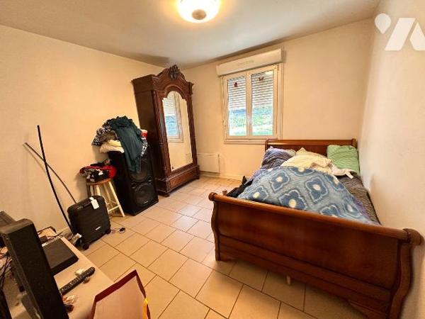 Spécial investisseur
A SAINT-JULIEN-DU-SAULT, une maison d'habitation de plain-pied vendue lou...