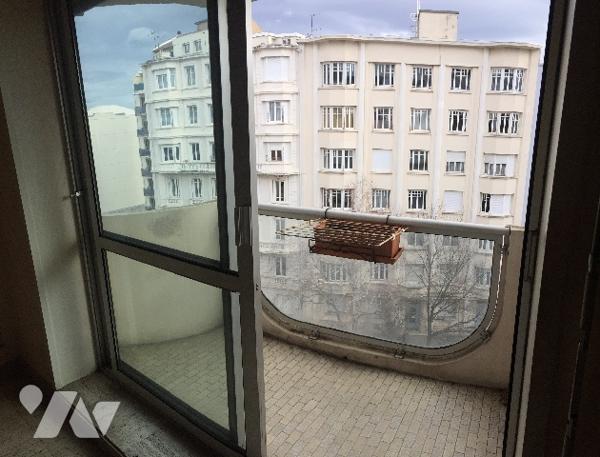 Saint-Etienne Badouillère, rue Voltaire, F4 92 m2, 7 ième, 2/3 Ch, balcon, DPE : D px : 129 000 €