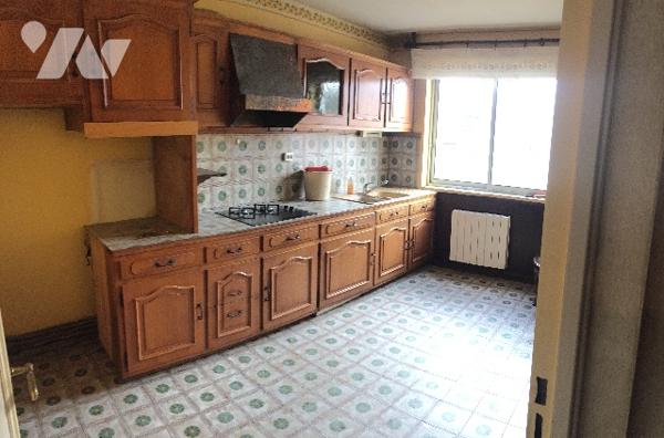 Saint-Etienne Badouillère, rue Voltaire, F4 92 m2, 7 ième, 2/3 Ch, balcon, DPE : D px : 129 000 €