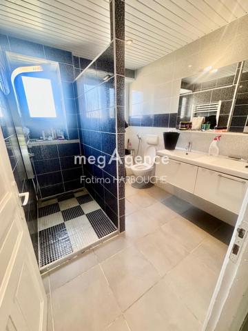 Maison à LA RICAMARIE, 42150 - 9 pièces 220m²